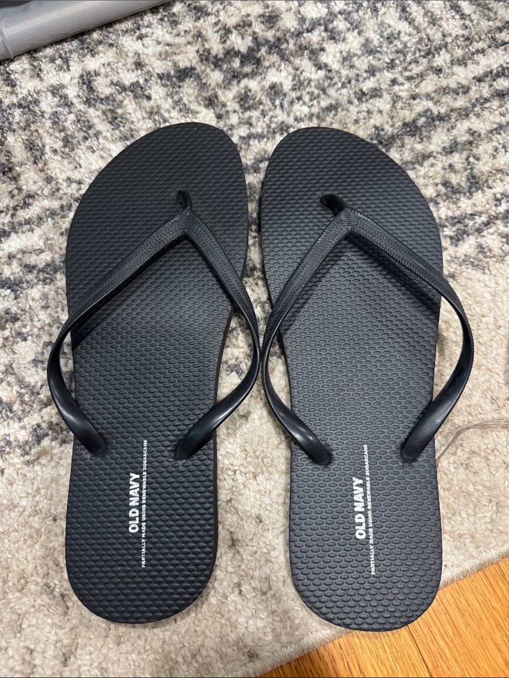 size 10 Old Navy Black Women's Textured Flip Flops